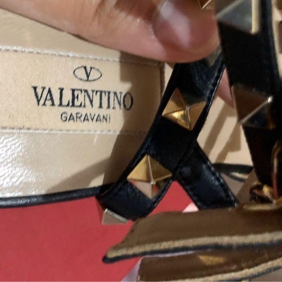 SOLD Authentic Valentino Garavani Rockstud - Picture 7 of 8